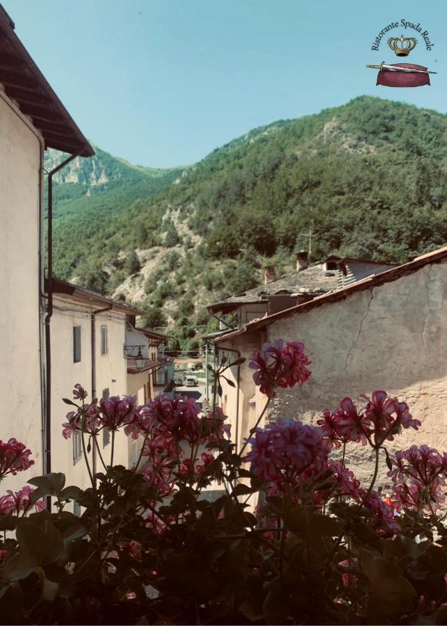 Spada Reale Valdieri Esterno foto