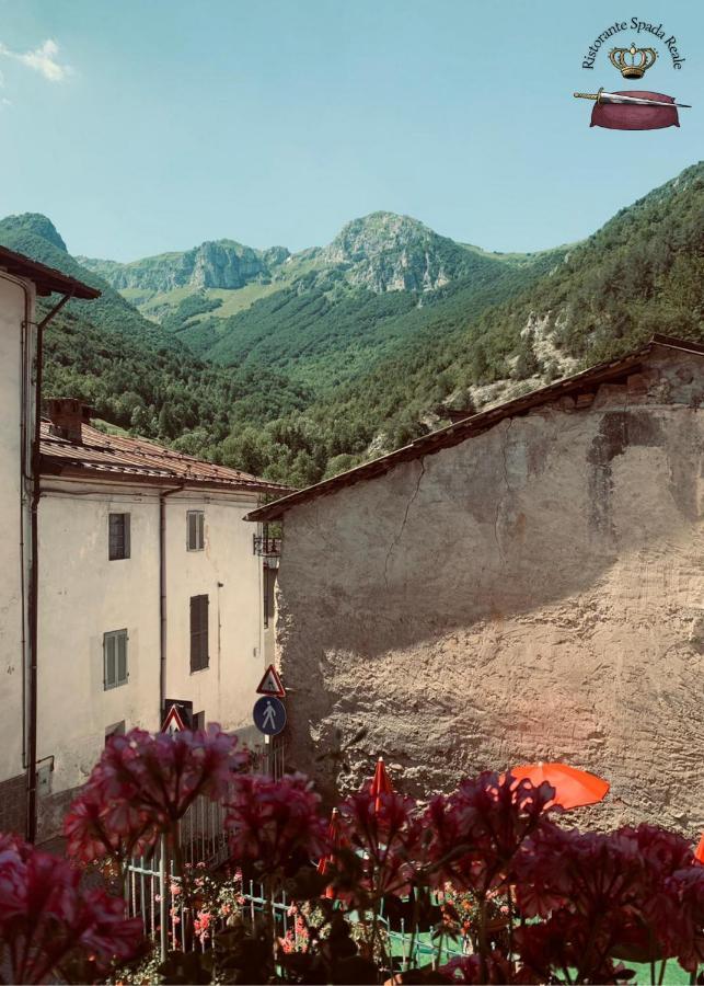 Spada Reale Valdieri Esterno foto
