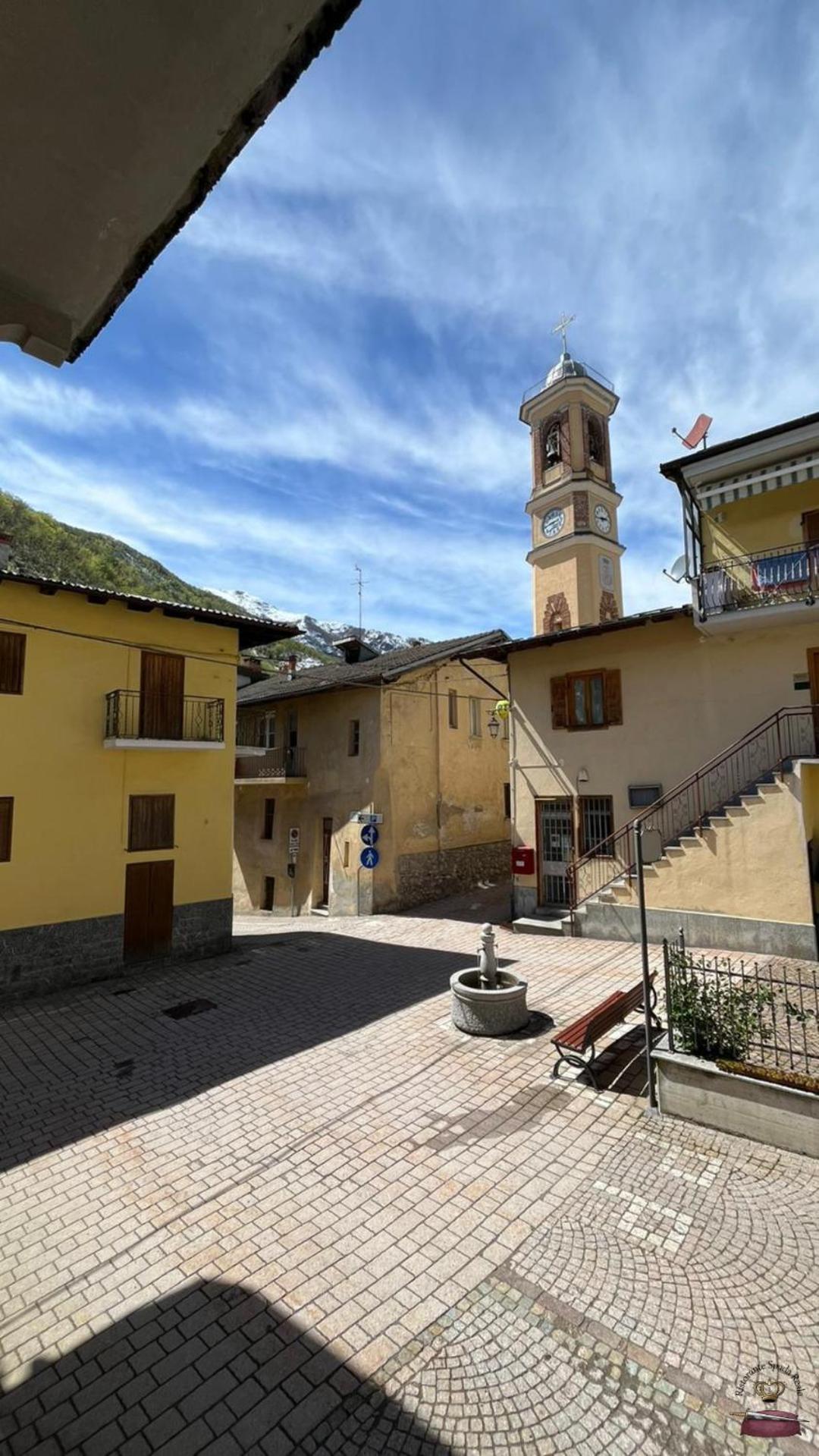 Spada Reale Valdieri Esterno foto